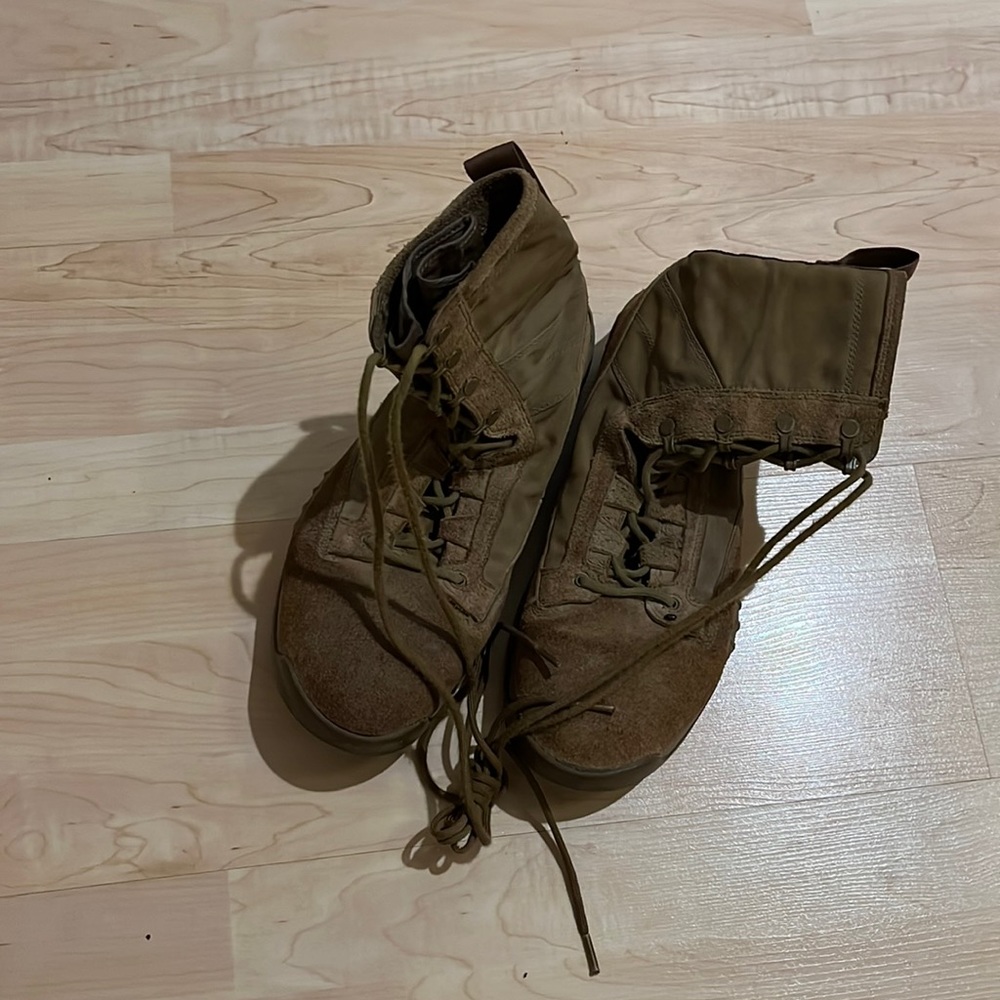 Combat boots